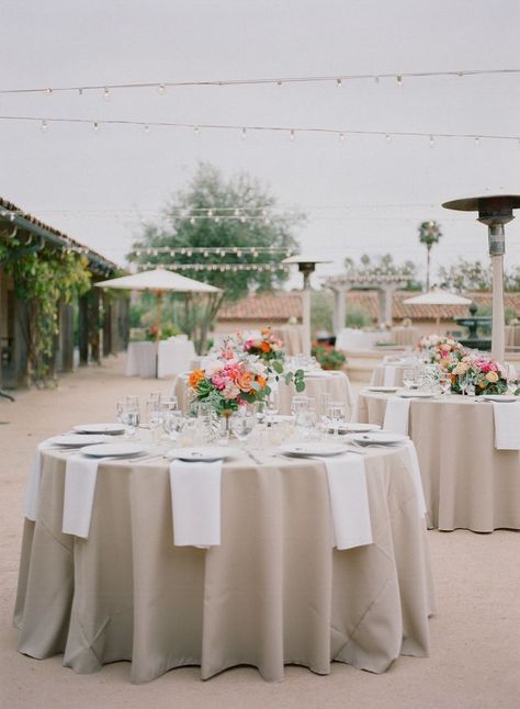 wedding table Open Air Wedding, Taupe Wedding, Outdoor Dinner Parties, Wedding Table Linens, Wedding Tablecloths, Beige Wedding, White Napkins, Neutral Wedding, Wedding Reception Tables