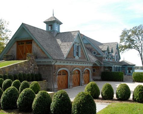 Victorian Carriage House Carriage House Garage Doors, Garage Door House, Mansion Homes, Carriage House Garage, Apartment Entrance, House Trim, Garage Remodel, Modern Garage, Shelter Island