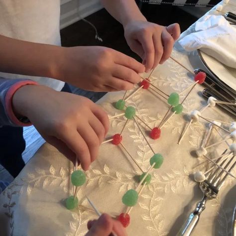 DIY Gumdrop Christmas Tree Gumdrop Tree Christmas, Gum Drop Christmas Tree, Minimal Setup, Kindergarten Stem, Gum Drop, Screen Free Activities, Gum Drops, Free Activities, Toothpick