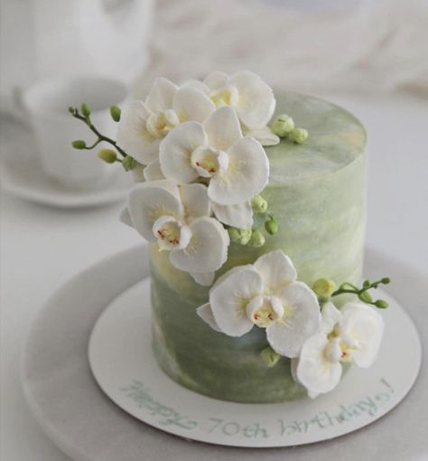 Cake With Orchid Flowers, Pistachio Wedding Cake, Orchid Cake Ideas, Orchid Buttercream, Nutella Birthday Cake, Orchid Cake, Cake Design Inspiration, 80 Birthday Cake, Dinosaur Birthday Cakes