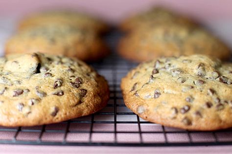 pillow cookies - where brownies meet chocolate chip cookies Pillow Cookies, Chocolate Chip Brownies, Brownies Chocolate, Eat Cookies, Cookie Business, Choc Chip Cookies, Brownie Cookies, Eat Dessert, Delicious Chocolate