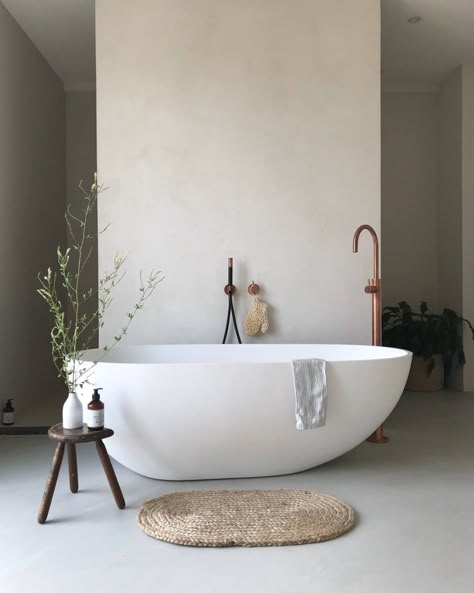 Interior Design Per La Casa, Decor Ikea, Bad Inspiration, Interior Minimalista, White Bath, Modern Bathroom Decor, Dream Bathrooms, Natural Home Decor, Minimalist Bathroom