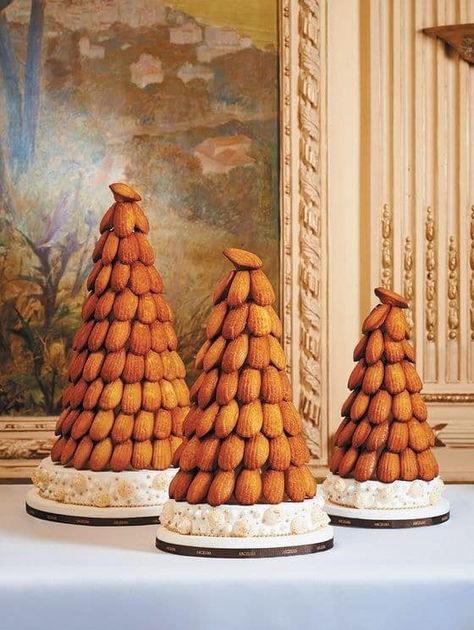 Still has the sweet and texture of a cake but with a touch of French elegance. Madeleine Cake, Madeline Cookies, Edible Centerpieces, Madeleine Recipe, Almond Pastry, Plating Ideas, Croquembouche, Rhubarb Cake, Wedding Cake Alternatives