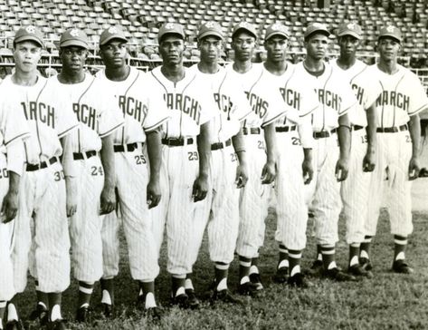 Negro Leagues Tribute: Kansas City Monarchs - "Baseball History Comes Alive!""Baseball History Comes Alive!" Ernie Banks, Kansas City Royals Baseball, Sporting Legends, Baseball Hall Of Fame, Baseball Ticket, Travel Team, Kc Royals, Sports Photos, Vintage Baseball