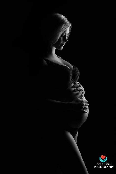 Low Key Lighting Silhouette, Artistic pregnancy photography in Chicago, Modern pregnancy portrait, maternity photo session ideas, Sri and Jana, Chicago maternity Photographer, minimalist vogue style, Chicago-pregnancy-photos, silhouette pregnancy, maternity photography workshop, Low Key Lighting Silhouette, How to take beautiful maternity photos Silouette Photography Maternity Diy, Maternity Home Photoshoot Ideas, Silohette Pregnancy Photos, Monochrome Maternity Shoot, Low Key Maternity Photos, Modern Maternity Shoot Studio, Maternity Silhouette Photos, Classy Maternity Shoot, Modern Maternity Shoot