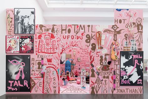 Pink Art Installation, Home Art Installation, Pop Up Installation, Illustration Installation, Print Installation, Jonathan Meese, Art Printmaking, Art Appliqué, Board Art