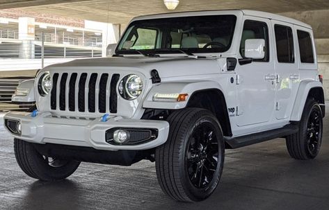 White Sahara Jeep Wrangler, Jeep Wrangler Sahara 2023, All White Jeep Wrangler, Jeep Wrangler High Altitude, Car Alloys, White Jeep Wrangler Unlimited, Manifestations Board, White Jeep Wrangler, 2023 Jeep Wrangler