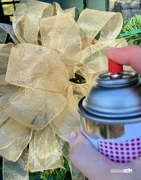 Ribbon Outdoor Decoration, Outdoor Wreaths Weatherproof, Diy Outdoor Christmas Decorations, Fun Diy Ideas, Mesh Garland, Deco Mesh Garland, Large Christmas Wreath, Outdoor Wreath, Mailbox Decor