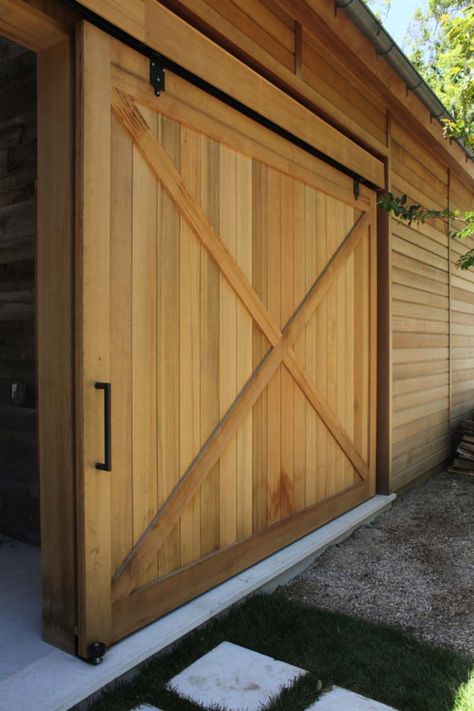 Barn Door Garage, Barn Restaurant, Sliding Garage Doors, Exterior Barn Doors, Work Shops, Hamptons Modern, Cover Patio, Home Designs Exterior, Garage Door Types