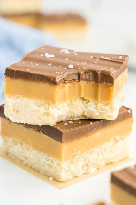 No Bake Caramel Slice, Carmel Slices Recipe, Healthy Caramel Slice, Caramel Slice Condensed Milk, Carmel Slices, Caramel Desserts Easy, Caramel Squares Recipe, Easy Caramel Slice, Biscuit Recipes Uk