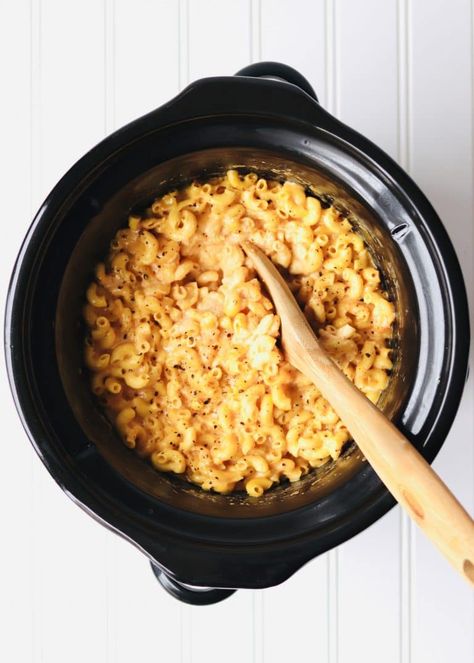 Slow Cooker Mac and Cheese is rich, creamy, and so easy to make! This is a set it and forget it meal. Make it for a family favorite dinner, potluck, or a side for Thanksgiving when you're short on oven space. Just 5 ingredients (plus a few basic spices) and only a few minutes of prep time. Cooking the noodles in milk and evaporated milk makes this pasta extra rich and creamy. Crock Pot Mac N Cheese, Slowcooker Pasta, Dinner Potluck, Slow Cooker Mac Cheese, Slow Cooker Mac And Cheese, Crock Pot Mac, Slow Cooker Chili Easy, Pumpkin Chili Recipe, Pasta Cheese