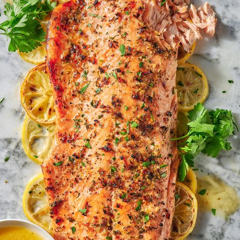 Baked Salmon Tumeric Rice, Salmon In Foil Recipes, Oven Baked Salmon Recipes, Parmesan Salmon, Coho Salmon, Honey Garlic Salmon, Garlic Butter Salmon, Oven Baked Salmon, Garlic Salmon