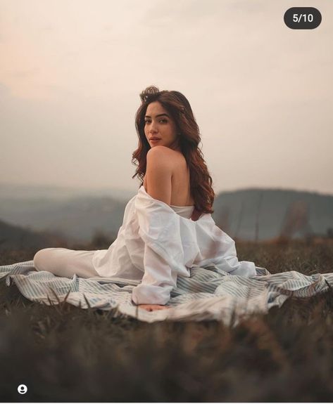 Elegant Outdoor Photoshoot, Glam Outdoor Photoshoot, Romantic Photoshoot Woman, Outdoor Boudiour Ideas Forest, Outdoor Budiour Photography Ideas, Classy Birthday Photoshoot Ideas Outdoor, Outdoor Lingerie Photoshoot, Innocent Photoshoot, Vine Photoshoot