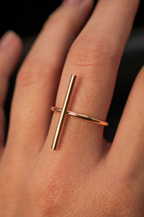 Make a statement with this gorgeous cocktail ring! This is a fresh take on a classic Hannah Naomi style. Crafted from high-quality metals, this unisex ring is designed for anyone to wear. Try stacking it with some of our favorites from the Basics collection! This listing is for ONE single ring in 14K Gold Fill. The band of the ring measures approximately 1.75mm in thickness and the bar measures about 1". Need to measure one inch often? The 'bar' on this design is exactly that measurement in length and can be used as a personal measuring tool as well as looking cute! Shop the entire Bar Collection here! Every piece is organic and unique — no two Hannah Naomi pieces are exactly alike.Hand-crafted to order in our Portland, OR studio. Interlocking Ring, Single Ring, Flat Back Earrings, Bold Rings, Bar Ring, Symbolic Jewelry, Solid Gold Earrings, Solid Gold Rings, Unisex Ring