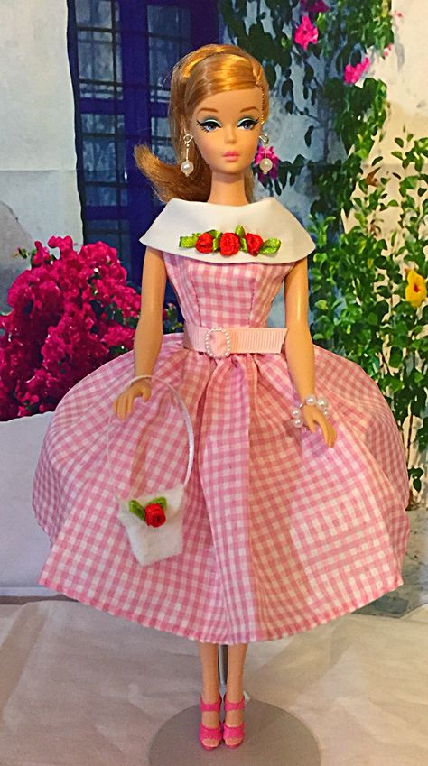 Handmade vintage inspired barbie dress 1970 Barbie, Barbie Classic, Vintage Barbie Dress, Original Barbie Doll, Barbie Pictures, Tea Dresses, Vintage Barbies, Fall Fashion Skirts, Vestidos Retro