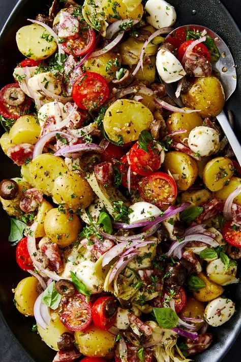 Antipasto Potato Salad Vegetarian Summer Potluck Recipes, Summer Potluck Main Dish, Summer Potluck Recipes, Cookout Menu, Barbecue Sides, Easy Summer Side Dishes, Bbq Salads, Summer Potluck, Bbq Side Dishes