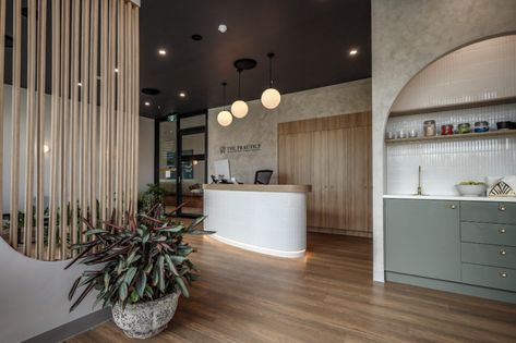 Wellness Clinic Design, Interior Design Natural Materials, Dental Office Color Schemes, Dental Office Reception Area, Dentistry Office Design, Modern Med Spa, Modern Dental Office Design, Dental Office Design Receptions, Modern Dental Office