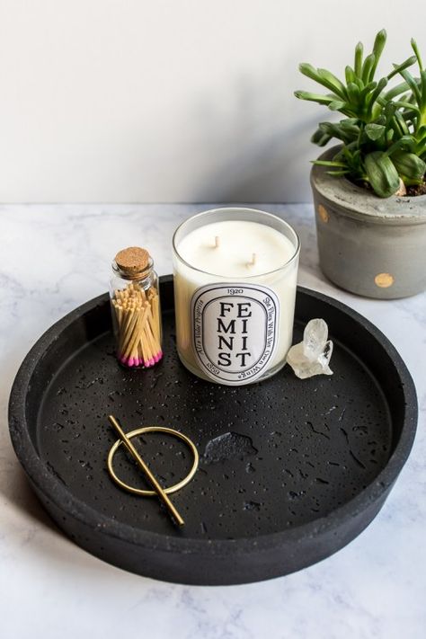 Concrete Minimalist, Concrete Plant Pots, Black Concrete, Concrete Tray, Crafty Decor, Black Tray, Cement Diy, Cement Art, Concrete Countertops Kitchen