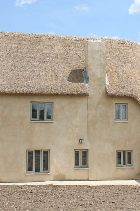 Find out how to apply a three coat lime render, including preparation, choosing a mortar, scoring or scratching & guidance on how to avoid issues. Lime Render Interior, Textured Render Exterior, Lime Render House, Lime Render Exterior, Writers Cabin, External Windows, Lime Render, Extension Exterior, Stable Cafe