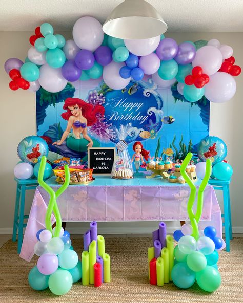 Decoracion de fiesta de la sirenita💜 Mermaid Birthday Party Theme, The Little Mermaid Birthday Party, Event Planner Website, Little Mermaid Birthday Cake, Little Mermaid Birthday Party, Planner Website, Ariel Birthday Party, Fruit Birthday Party, Ariel Party