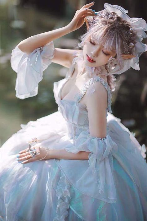 Ballgown Pose, Princess Poses Reference, Female Action Poses, Long Hair Tutorial, Female Pose Reference, Body Reference Poses, Country Dresses, Photoshoot Themes, Kawaii Dress