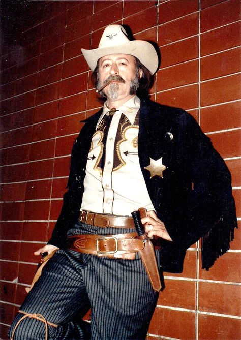 Sheriff Beltrán Sheriff Character Design, Sheriff Aesthetic, Sheriff Outfit, Sheriff Cowboy, Cowboy Sheriff, Colonel Mustard, Cowboy Fashion, Western Saloon, Costume Inspirations