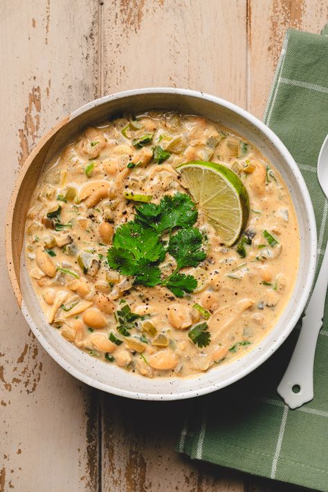 Vegan White Chili Vegan White Chili, Vegan Chilli Recipe, White Chili Recipe, Vegan Chili Recipe, Vegan Chilli, White Bean Chili, Lentil Chili, White Chili, Chilli Recipes