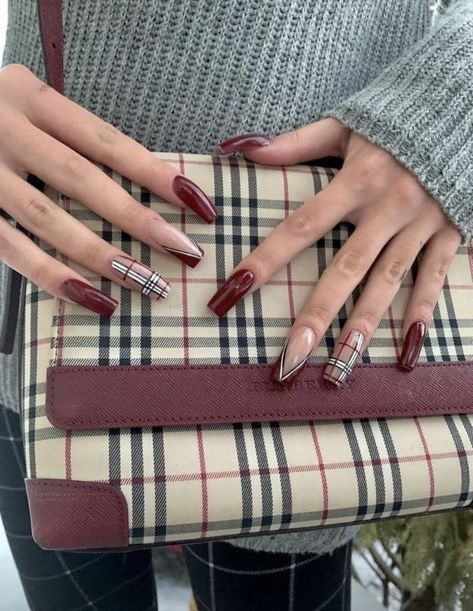 Maroon Nail Designs, Burberry Nails, Plaid Nail Designs, November Nail Designs, Kutek Disney, Unghie Nail Art, Maroon Nails, Fall Gel Nails, Plaid Nails