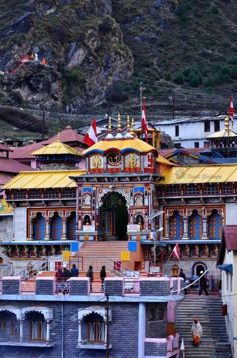 Badrinath Temple Photography, Badrinath Temple Wallpaper, Badrinath Temple, Vishnu God, Temple Wallpaper, Weekly Planner Printable Templates, Kali Statue, Mahadev Ji, Nepal Art