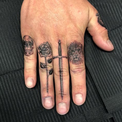 ⚡Reverent Tattoo⚡ on Instagram: “Impressively Rad Single Needle knuckle Tats by @tattoos.by.juicy.jake” Mens Ring Finger, Finger Cover Up Tattoo, Cover Up Finger Tattoos, Knuckle Tats, Skull Finger Tattoos, Men Finger Tattoos, Wedding Ring Finger Tattoos, Flash Art Tattoos, Cool Finger Tattoos