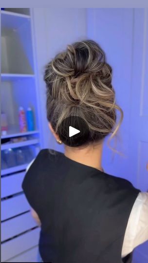 39K views · 2.1K reactions | Easy Messy buns 
Hair by @karlakazemi | @saçbakımıvesağlığı💫 | Ariana Grande · positions Easy Messy Buns, Ariana Grande Positions, Intricate Hairstyles, Easy Messy Bun, Stunning Hairstyles, Messy Buns, Style Mistakes, Messy Bun, Bun Hairstyles