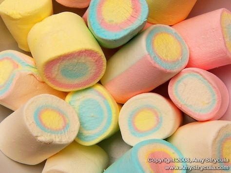 Pastel Colored Marshmallows Colored Marshmallows, Pretty Candy, Best Kisses, Cute Snacks, S'mores, Light Spring, Crazy Colour, Cute Cookies, Peach Rings