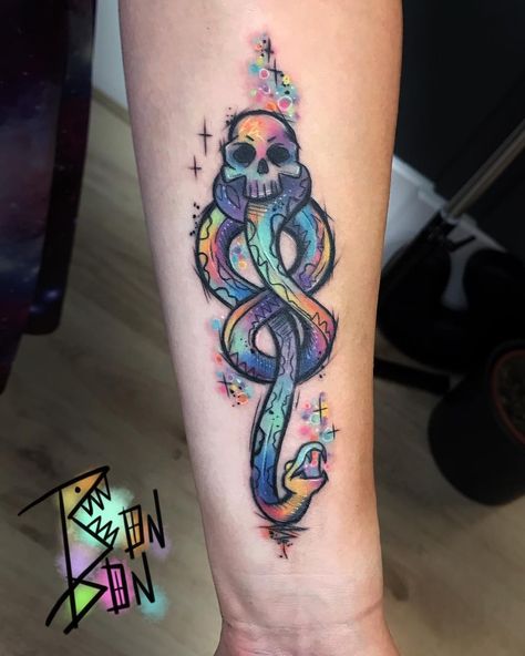 BONITA CARUANA on Instagram: “Dark mark on @baby_ghostie thanks so much for travelling so far for this! Was a pleasure to tattoo you today! 🌈💖🧙🏻‍♀️🌟 #deatheater…” Dark Mark Tattoo, Dark Mark Tattoos, Nerdy Tattoos, Hp Tattoo, Petit Tattoo, Mark Tattoo, Kawaii Tattoo, Harry Potter Tattoo, Harry Potter Tattoos