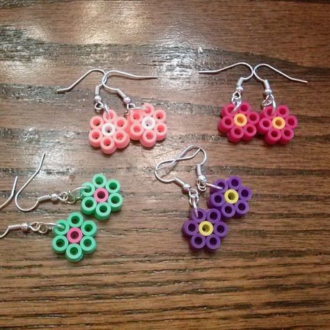 Perler Bead Flower Earrings, Perler Bead Stud Earrings, Peler Bead Earrings, Perler Bead Flower Patterns, Perler Keychain, Parlor Beads, Perler Bead Earrings, Perler Earrings, Earrings 2024