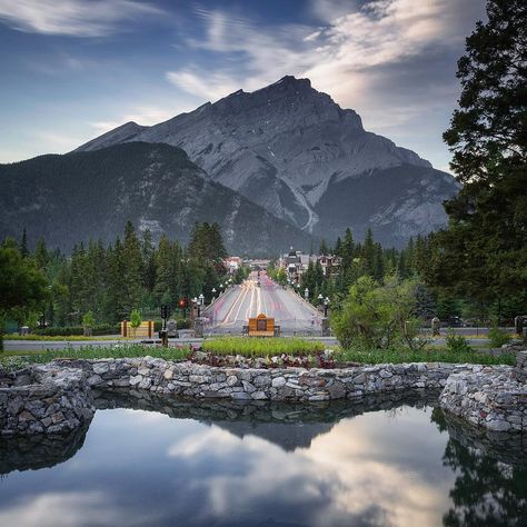 To think, I used to live here, and see this every day. Time to go back. Looking down Banff avenue with a great pond reflection from Cascade Gardens. This is the beautiful mountain town that I’m lucky enough to… Lindsay Smith, Pond Reflection, Day Time, Mountain Town, Time To Go, Dream House Plans, Beautiful Mountains, Mount Everest, House Plans