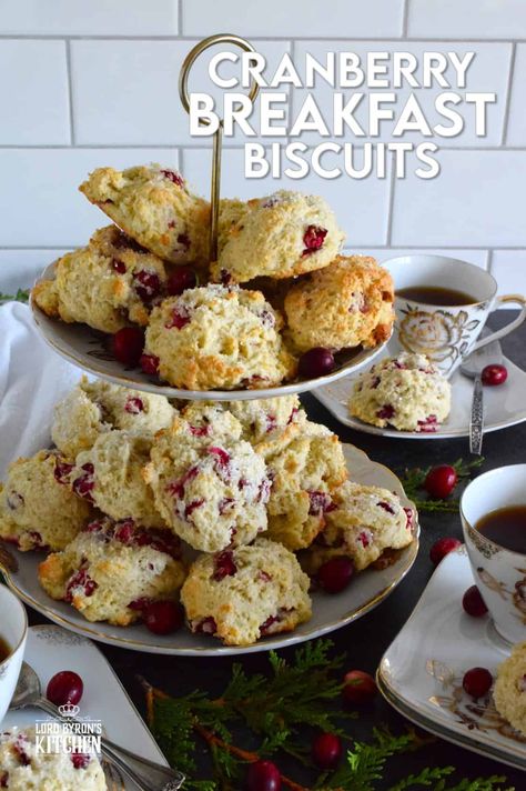 Cranberry Biscuits, Galentine Brunch, Cranberry Breakfast, Basic Scones, Recipes Biscuits, Banana Oatmeal Muffins, Cake And Sweets, Viral Food, Sanding Sugar