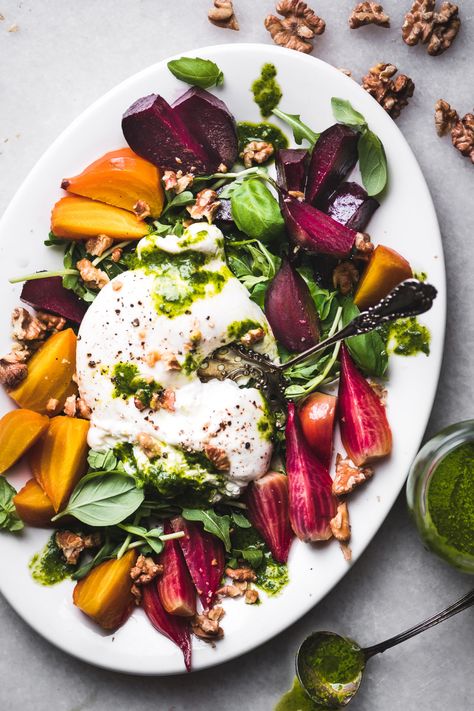 Beets And Burrata, Plats Healthy, Burrata Salad, Basil Oil, Vegetarian Sides, Vegetarian Side Dishes, Walnut Oil, Roasted Beets, Healthy Appetizers