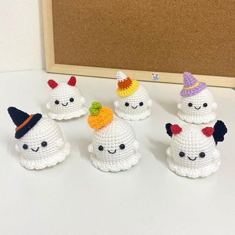 Crochet Desk Decor, Crochet Halloween Keychain, Ghost Amigurumi, Ghost Plush, Ghost Keychain, Crochet Ghost, Halloween Amigurumi, Crochet Tea Cozy, Desk Bookshelf