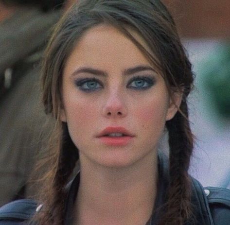 effy stonem skins Effy Stonem, Kaya Scodelario, Blue Eyes, A Woman, On Twitter, Twitter, Hair, Blue