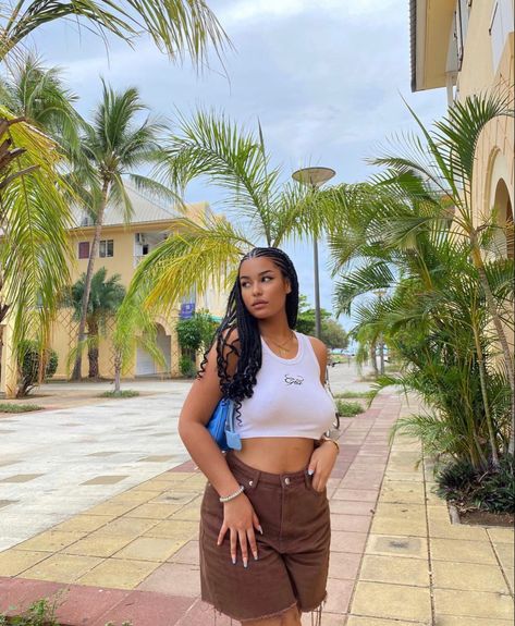 Jeans And Sandals Outfit Casual, Jeans And Sandals Outfit, Baddie Poses Instagram, Baddie Poses, Sandals Outfit Casual, Jeans And Sandals, Bum Shorts, Accessorizing Outfits, Skirt Jeans