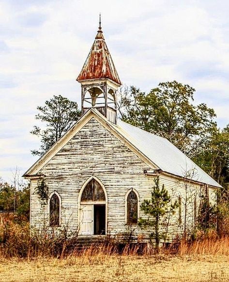 Old Chapel Aesthetic, Church Asethic, Old Church Paintings, Rustic Chapel, Church Painting, Abandoned Churches, Old Country Churches, Country Churches, Church Pictures