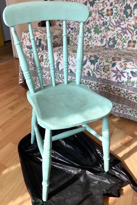 I wanted to revamp and change the colour of this old farmhouse wooden chair into a loved again piece of furniture so took the opportunity to use up some old scraps of material and chalk paints left from other projects. I decided to paint the legs and spindles with a chalk paint in charcoal black colour. It’s an old tin that’s been laying around for years and I mix it well before coating with an artists brush. I leave till it’s dry and then begin planning my fabric squares and de… Painted Wooden Chairs, Painted Wood Chairs, Chalk Paint Chairs, Old Wooden Chairs, Spindle Chair, Sewing Chair, Farmhouse Chairs, Popular Paint Colors, Chalk Paint Colors