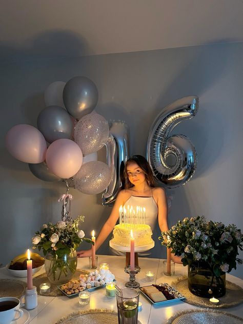 16 Bday Aesthetic Decoration, Sweet Sixteen Aesthetic Party, Sweet 17 Birthday Ideas, 16th Birthday Party Decorations, Sweet Sixteen Decorations, Coquette Birthday, Brunch Party Decorations, Birthday 16, Small Birthday Parties