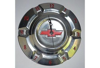 Party Garage, Vintage Car Decor, Car Part Art, Manly Things, Industrial Diy, Car Part Furniture, Automotive Furniture, Car Furniture, Cool Clocks