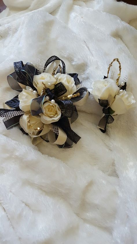 Black And Gold Corsage, Gold Corsage Prom, Black And Gold Prom, Ring Dance, Gold Corsage, Amnesia Rose, Black Corsage, Homecoming Flowers, Prom Corsages