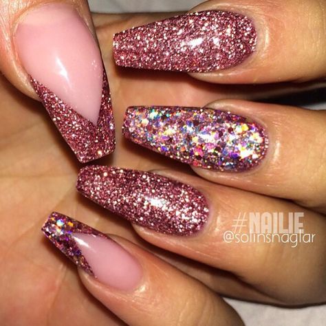 Pink Sparkle Nails, Rose Gold Nails Glitter, Rose Gold Nail, Gel Nails Long, Shiny Nails Designs, Gold Nail Designs, Gold Glitter Nails, Glitter Gel Nails, Gold Nail