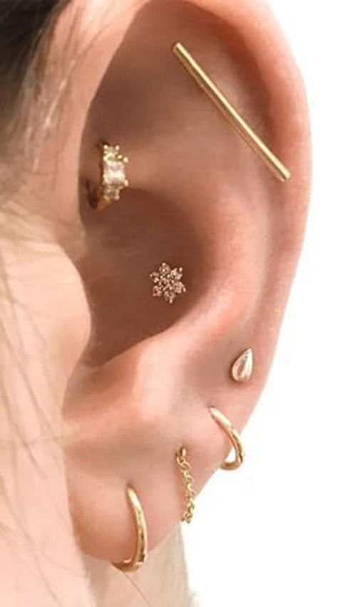 Piercing Jewelry Ideas, Heart Diamond Earrings, Piercing Conch, Ear Piercing Jewelry, Multiple Ear Piercing, Cool Ear Piercings, Multiple Ear Piercings, Helix Earring, Cute Ear Piercings