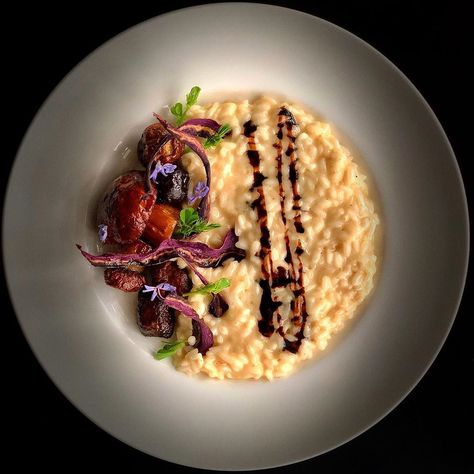 Outstanding Food (@outstanding_food) ha añadido una foto a su cuenta de Instagram: “Vegan Risotto • Coconut Milk • Truffle Oil • Baby Porcini Mushrooms • Sundried Black Carrot •…” Vegan Risotto, Black Carrot, Porcini Mushrooms, Food Vegan, Truffle Oil, Food Presentation, Vegan Food, Amazing Food, Food Styling