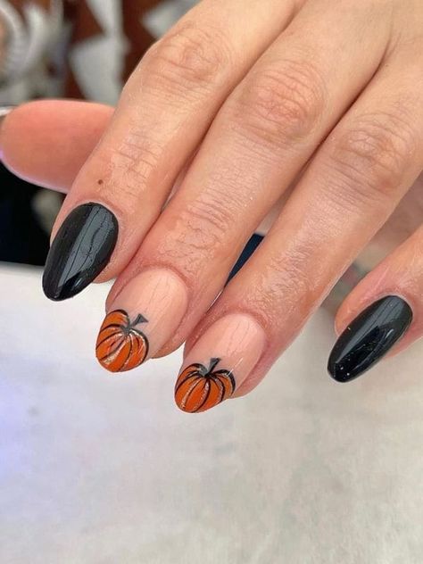 Halloween Acrylic Nails Designs, Cute Pumpkin Nails, Pumpkin Nail Designs, Black Almond Nails, Pumpkin Nail Art, Halloween Acrylic, Simple Fall Nails, Halloween Acrylic Nails, Pumpkin Nails