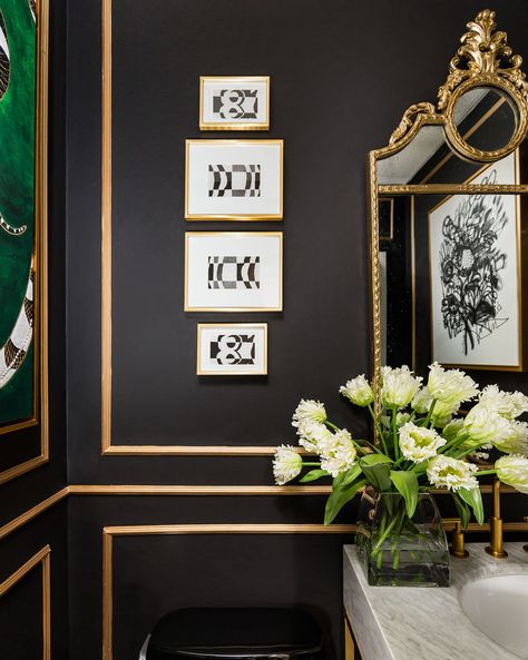 Powder Rooms That Wow Black Powder Room Ideas, Powder Room Inspiration, Black Powder Room, Beautiful Powder Rooms, Powder Room Ideas, Powder Room Wallpaper, Houston Interior Designers, Power Room, Powder Room Decor